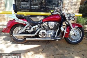 2005 Honda VTX1300R Retro Used Cruiser streetbike motorcycle for sale located in houston texas usa (2)