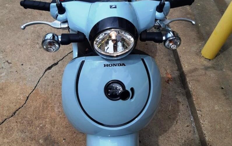 2022 Honda Metropolitain 50 Used scooter motorcycle For sale located in houston texas USA (8)