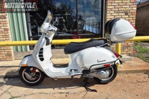 2013 Vespa Piaggio GTS 300 i.e. Super Used Scooter Street Bike Motorcycle For Sale Located In Houston Texas USA (2)