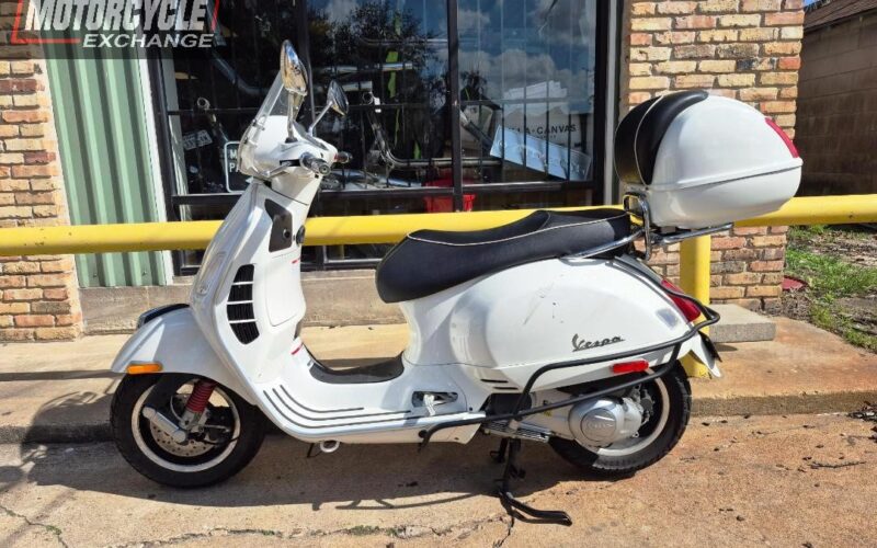 2013 Vespa Piaggio GTS 300 i.e. Super Used Scooter Street Bike Motorcycle For Sale Located In Houston Texas USA (2)