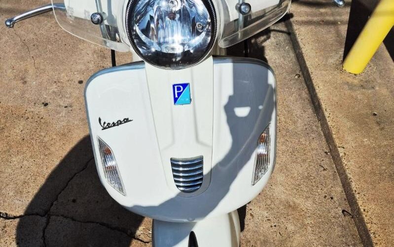 2013 Vespa Piaggio GTS 300 i.e. Super Used Scooter Street Bike Motorcycle For Sale Located In Houston Texas USA (8)